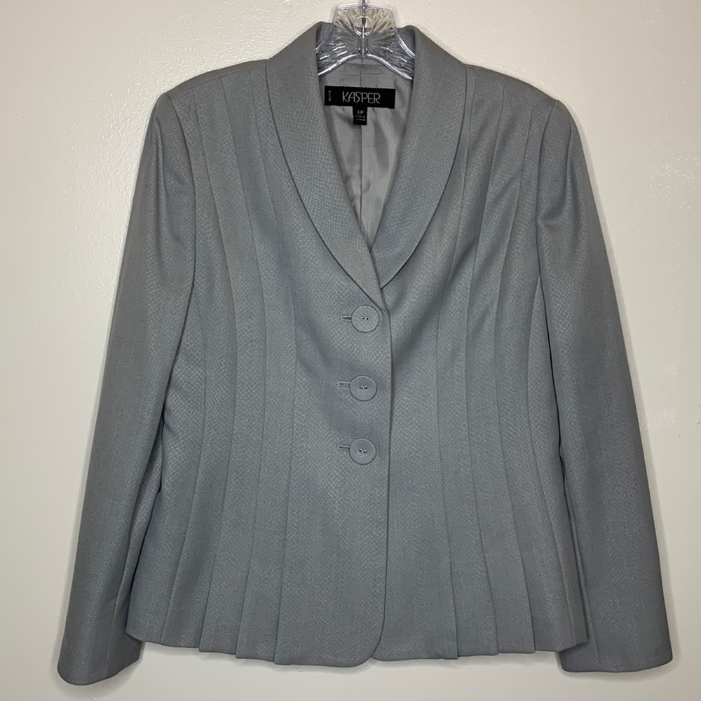 KASPER Blazer Gray pleated Hem Detail Large Covered Buttons Shoulder Padding 6P